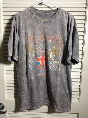 Vintage-Style Gray Graphic Def Leppard Band Tee